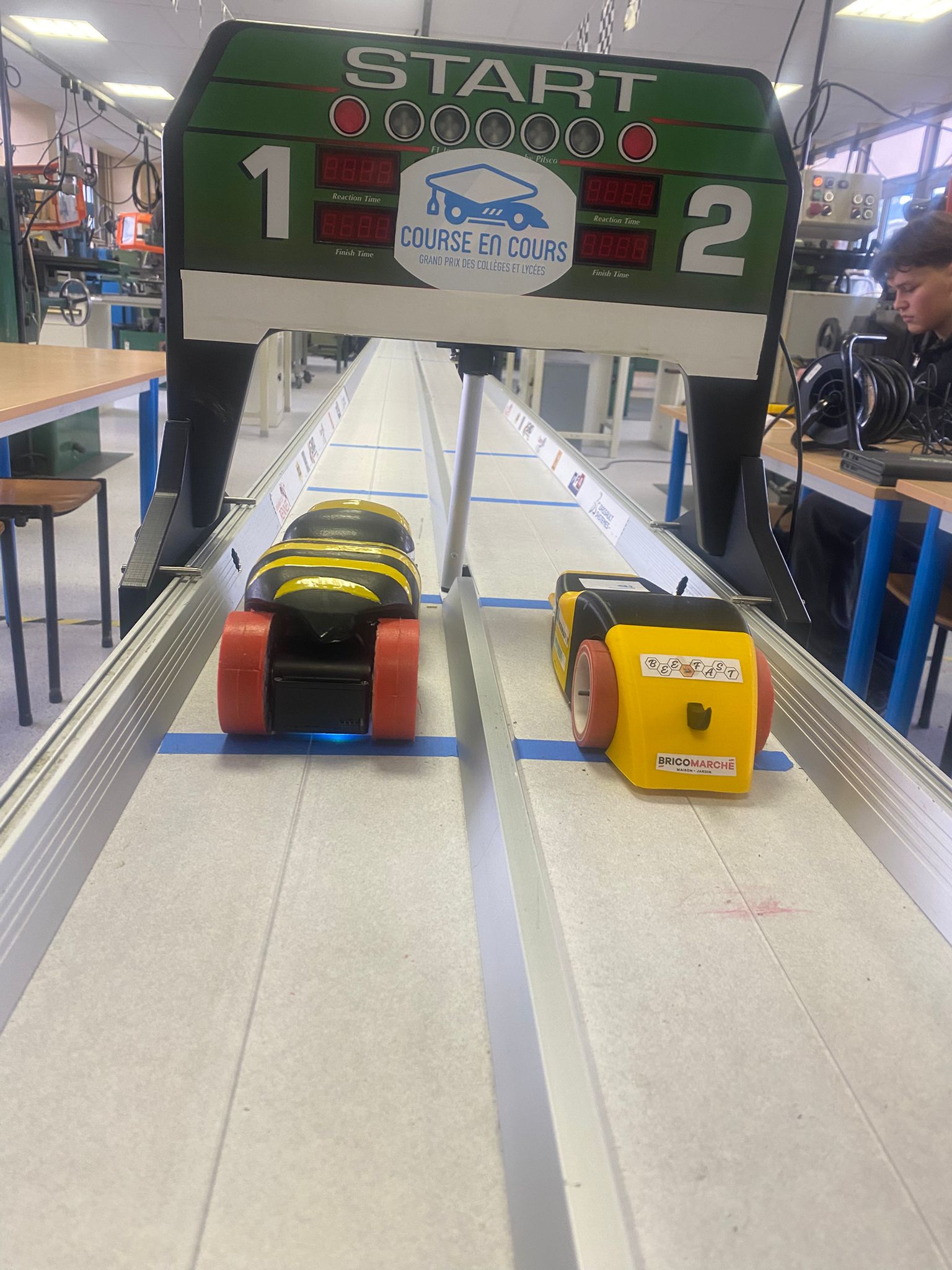 Course en Cours : Sortie de l’équipe « To Do’rive.s » d&rsquo;AubracTech93 à l’école Jules Richard pour la Journée Chaîne Numérique