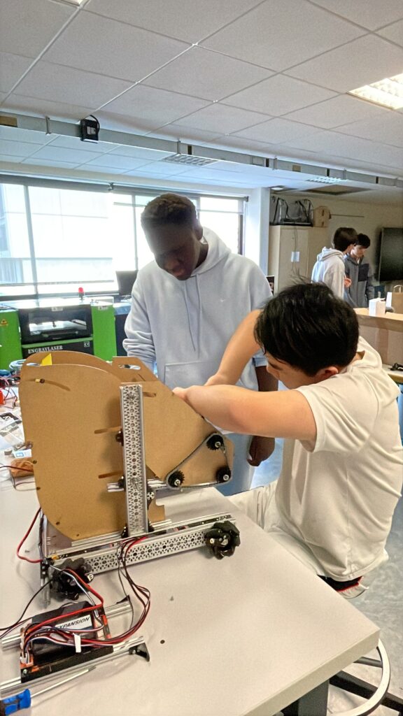 📰 AubracTech93 : des élèves engagés pendant les vacances, un objectif clair : la victoire